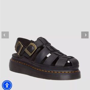DR. MARTENS
Black Wrenlie Sandals